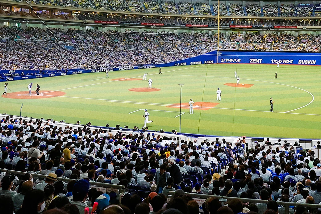 中日ドラゴンズ公式が内野Sの紹介に掲載するバンテリンドームの観戦風景
